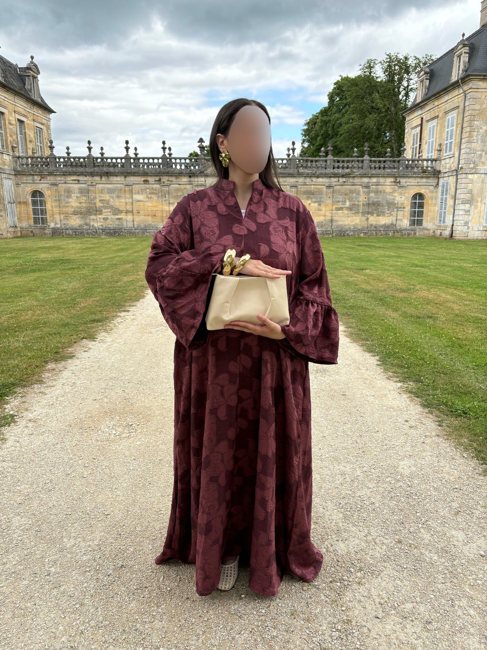 Robe bordeaux à manches volantées
