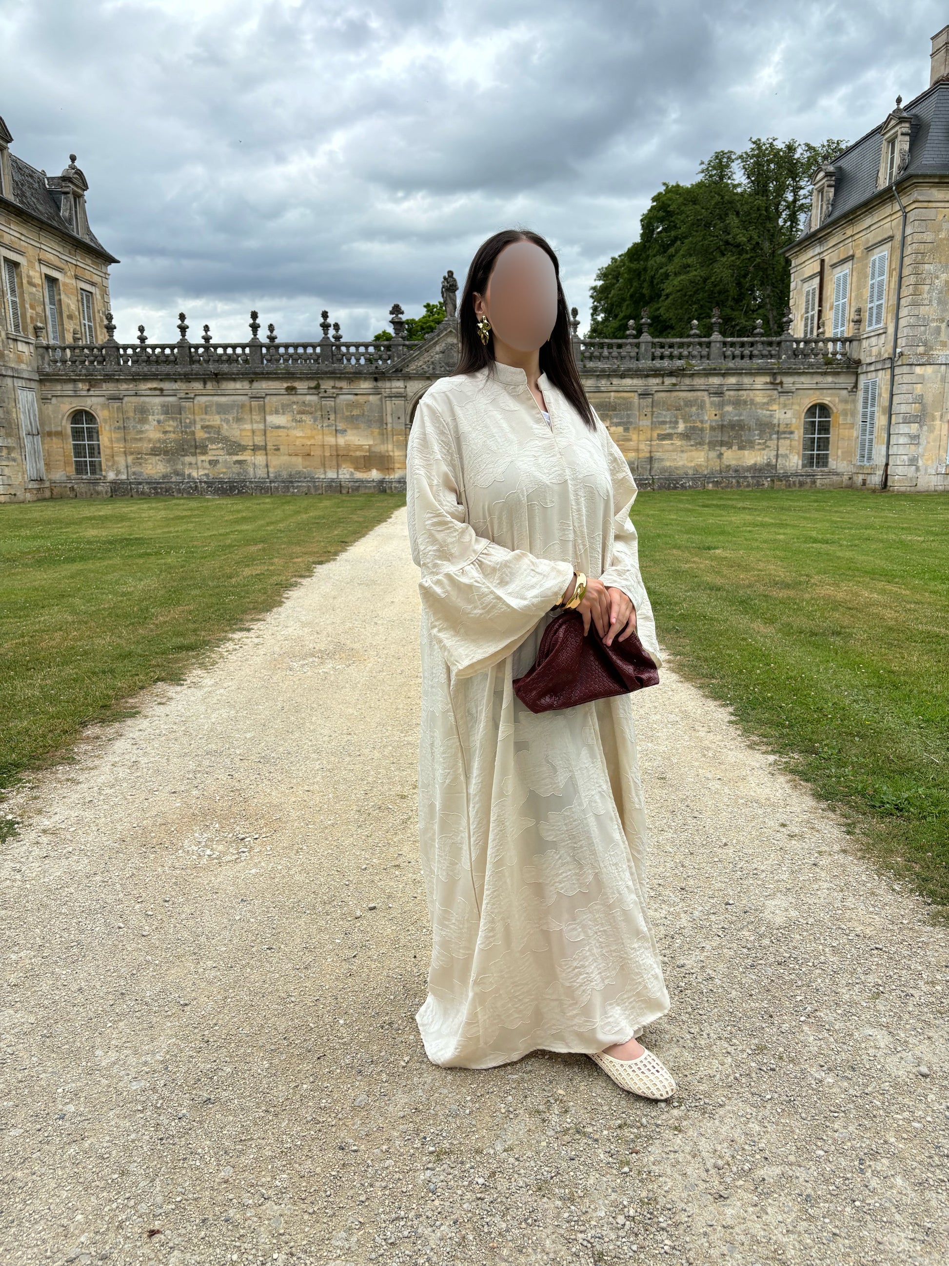 Robe écru à manches volantées