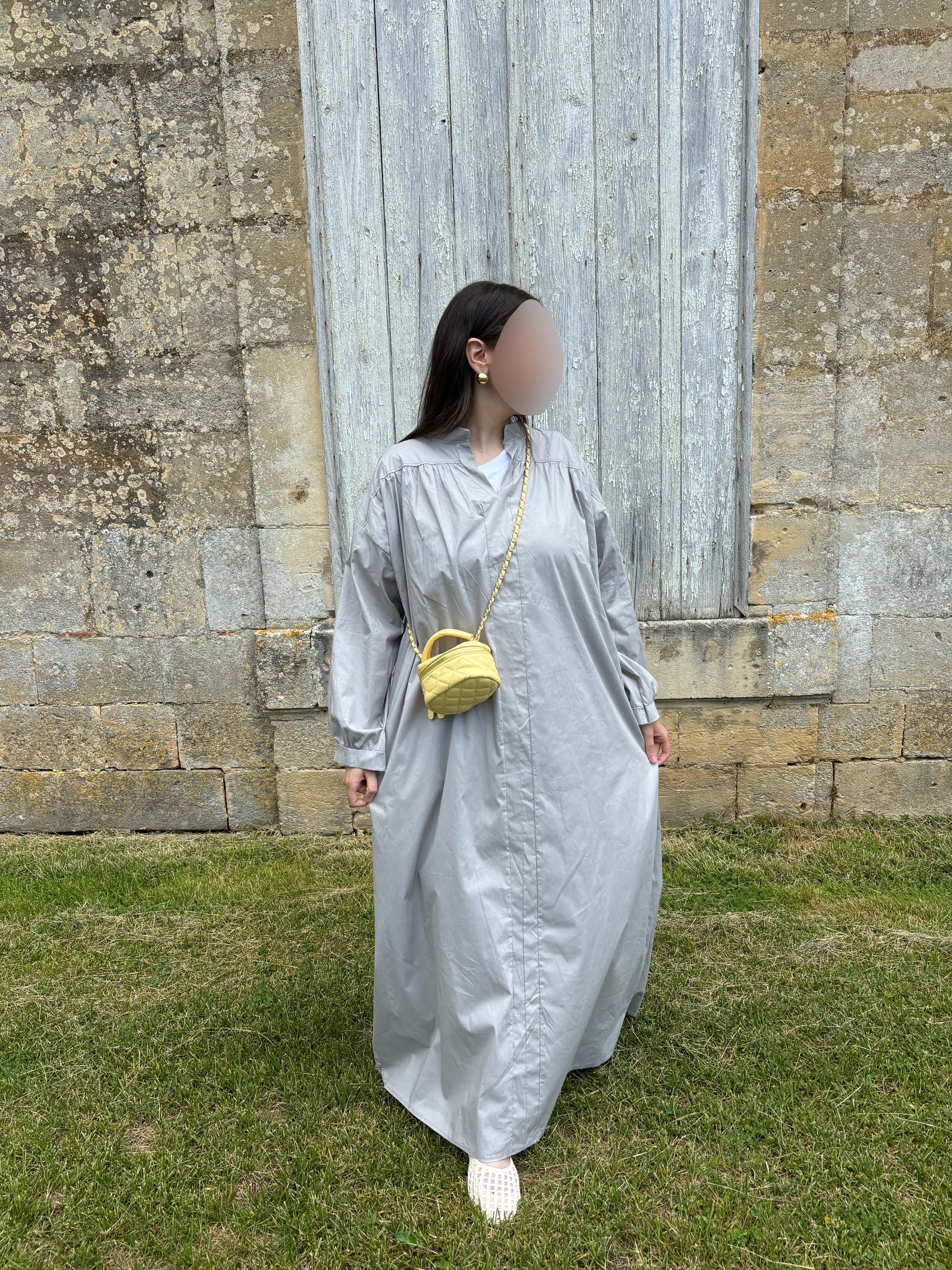 Robe grise à col