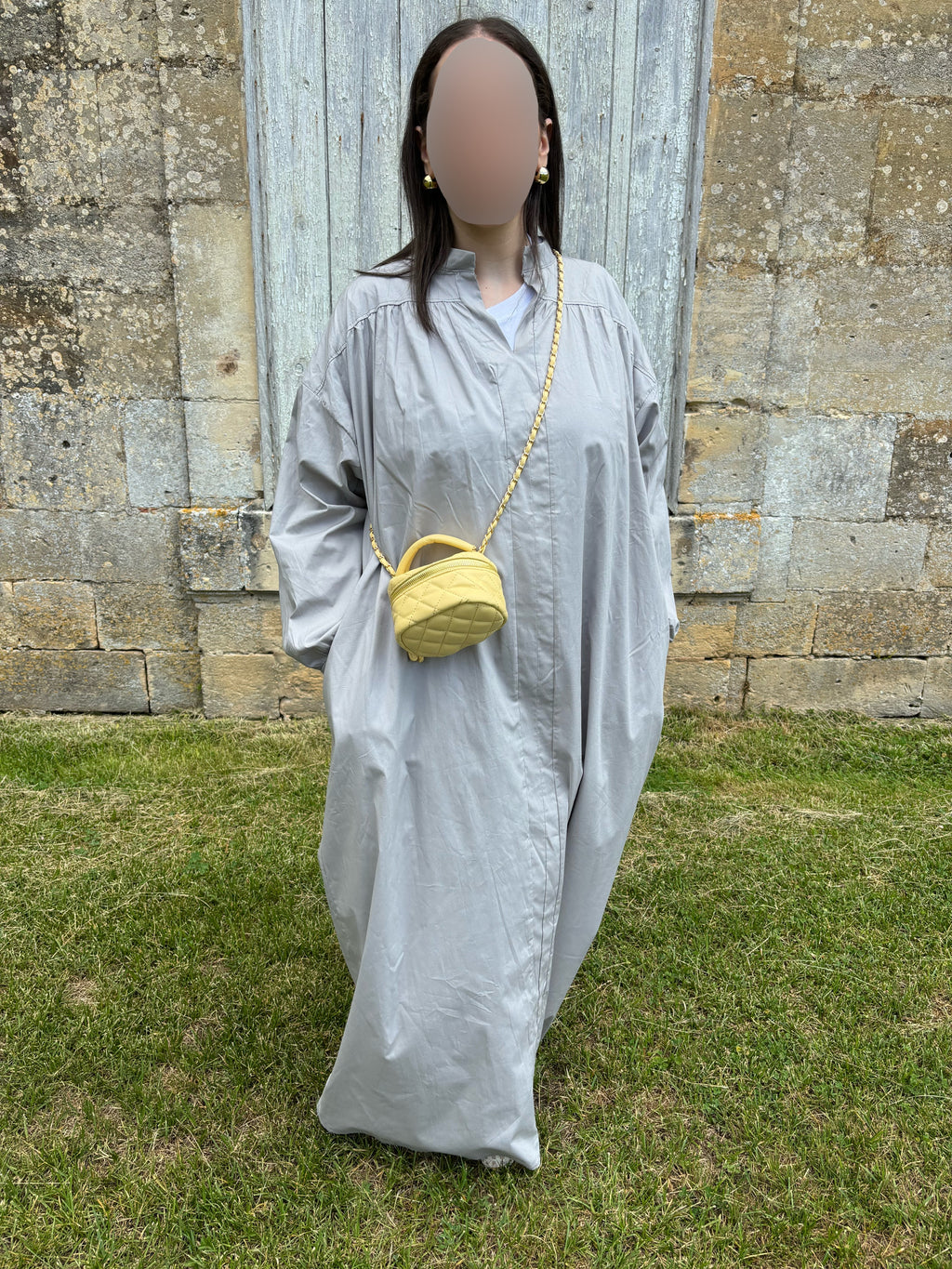 Robe grise à col