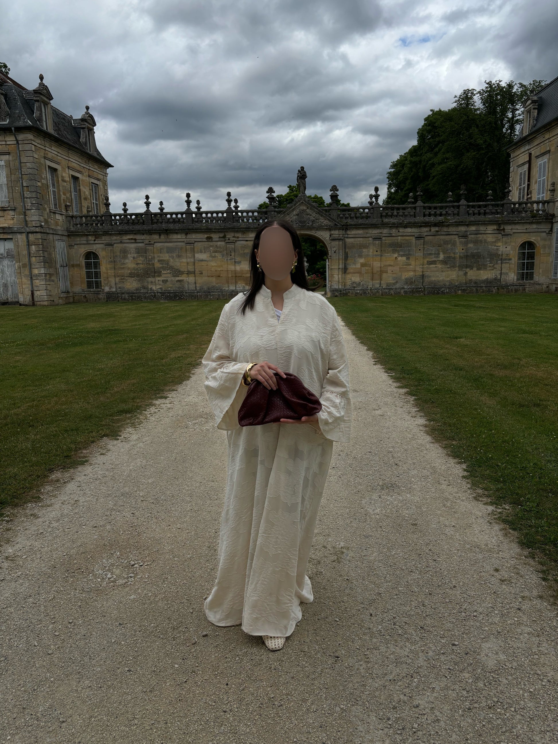 Robe écru à manches volantées