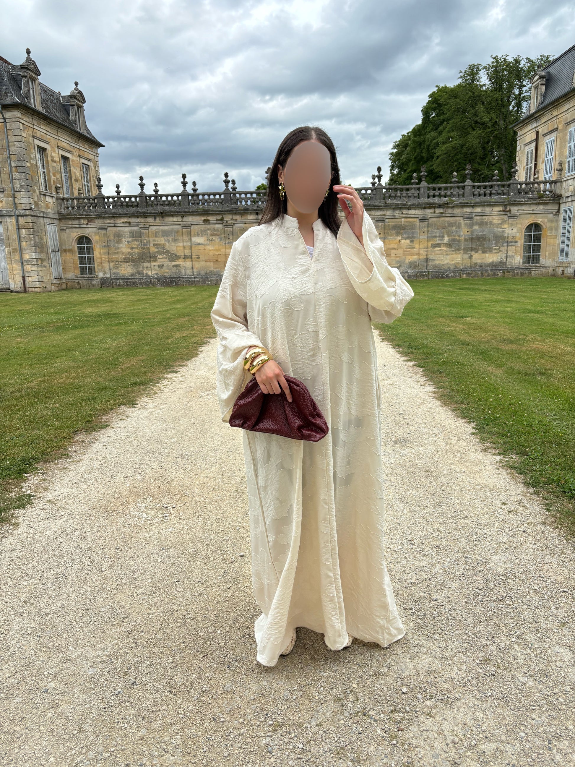 Robe écru à manches volantées