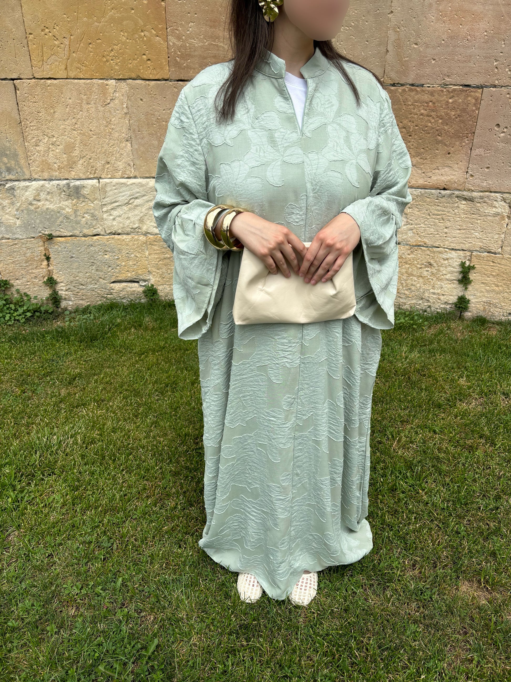 Robe sauge à manches volantées