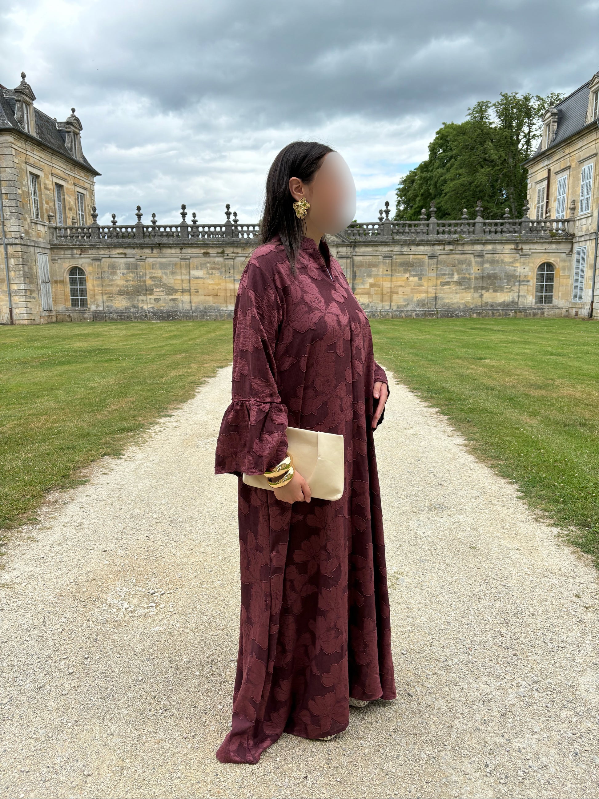 Robe bordeaux à manches volantées